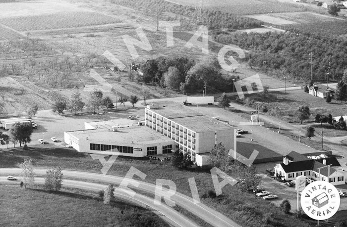 Bill Knapps - Benton Harbor - 2680 M-139 1982 (newer photo)